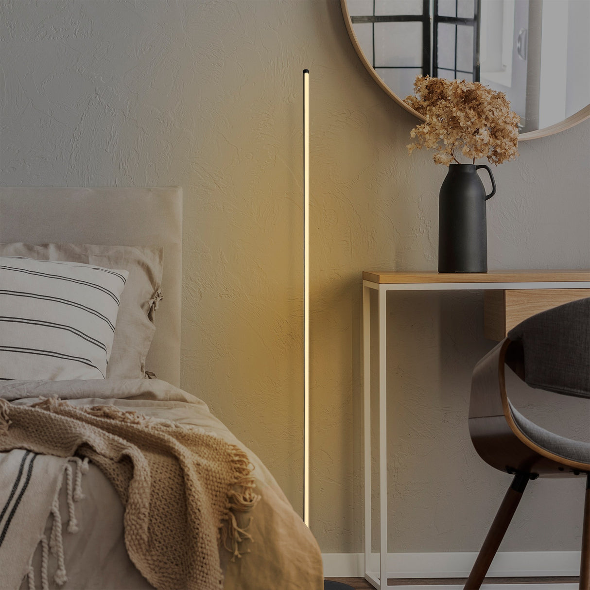 Lámpara de pie de metal negro Sylvan