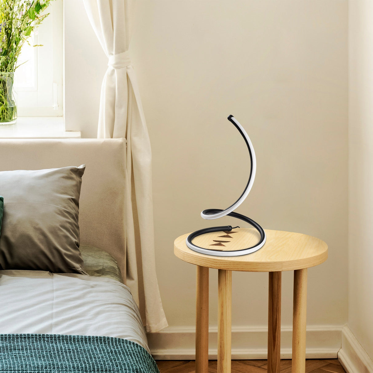 Lámpara de mesa negra de metal Nightstrike