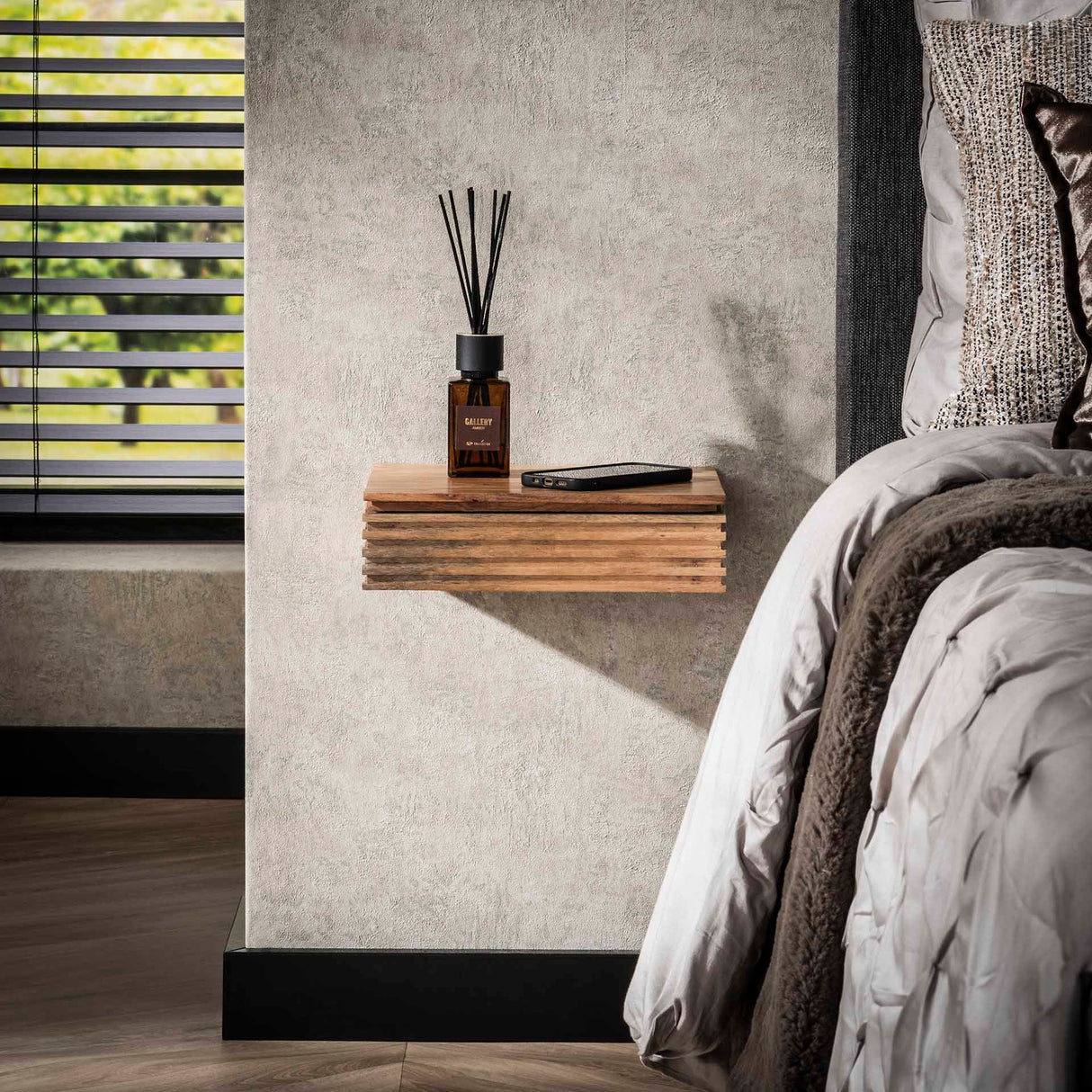 Avela XS Mesita de noche de 1 cajón de madera maciza de acacia conjunto de 2