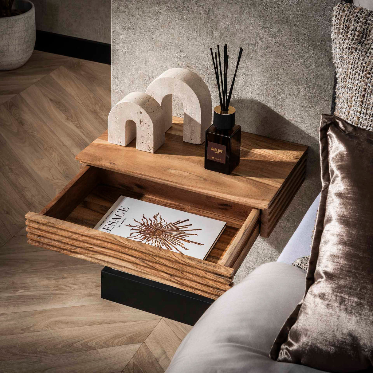 Mesitas de noche Arlo Juego de 2 – Madera de acacia maciza con cajón