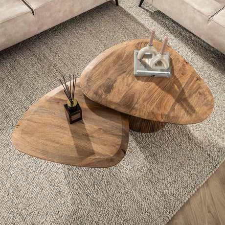 Conjunto de mesas de centro triangulares Mango Cove de 2 piezas de mango macizo