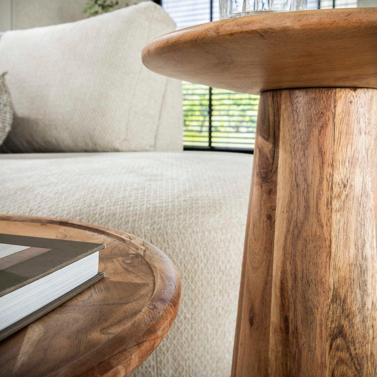 Conjunto de mesas auxiliares Nova de madera de acacia – conjunto de 2