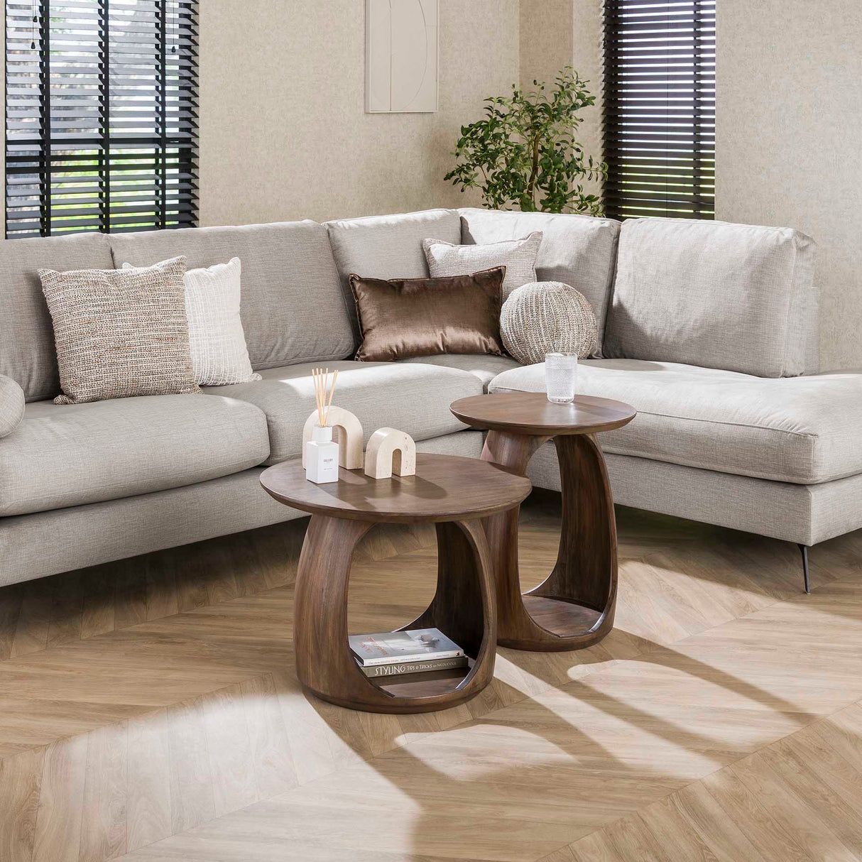 Mesita auxiliar Nore de madera maciza de acacia marrón 60x60x46 cm