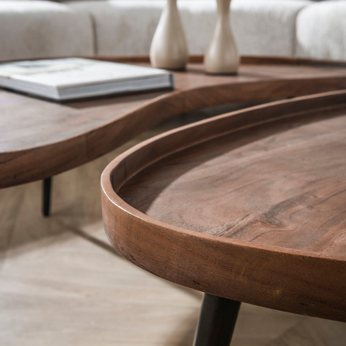 Conjunto de mesas de centro Kira – Madera de acacia orgánica marrón (set de 2)