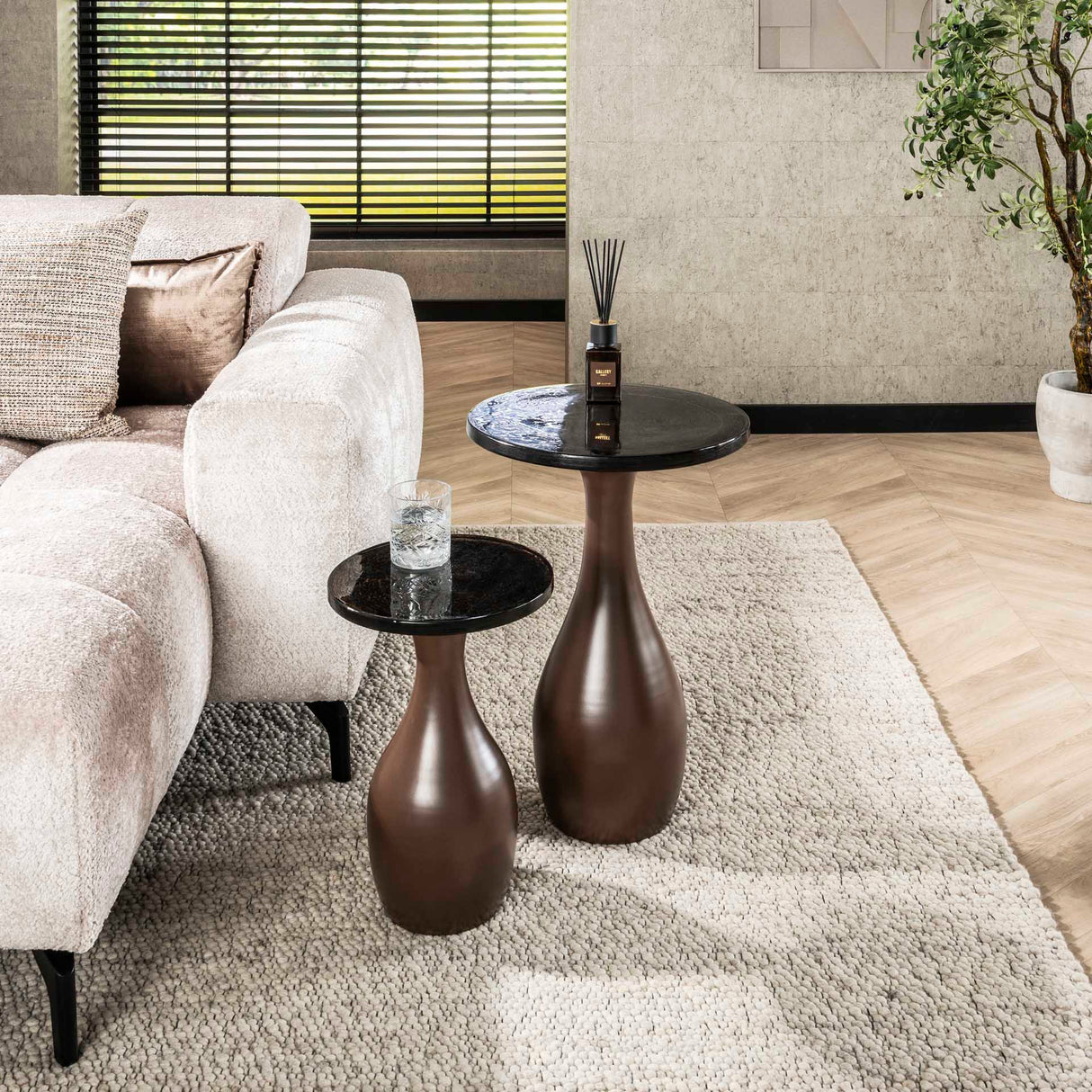 Mesa auxiliar Vesta en forma de gota - Cobre envejecido - 30x30x45 cm