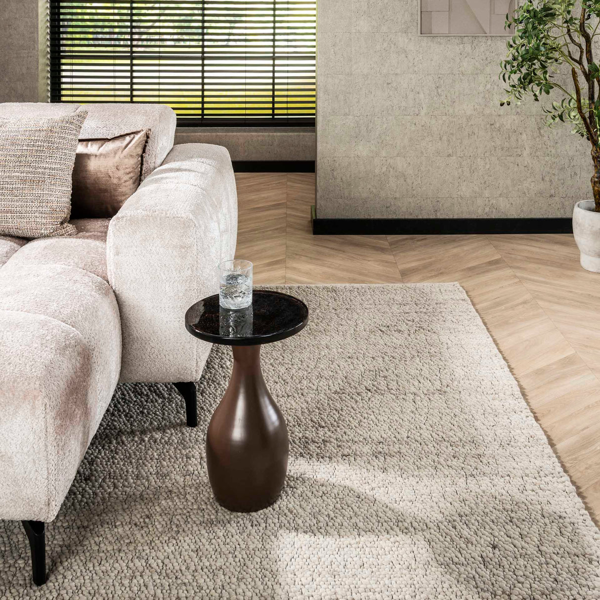 Mesa auxiliar Vesta en forma de gota - Cobre envejecido - 30x30x45 cm