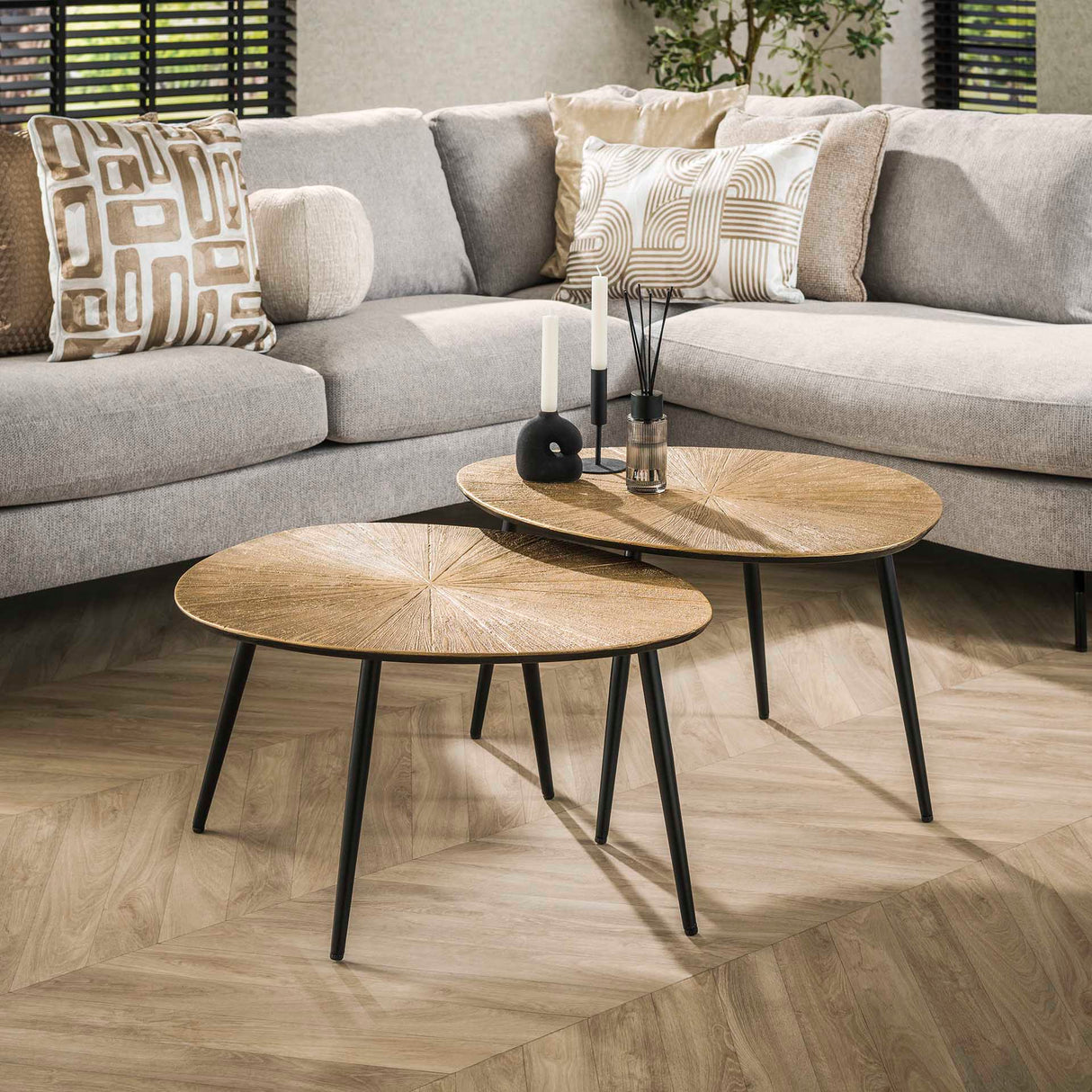 Conjunto de mesas de salón Arno de 2 piezas Ø77-Ø60 en oro antiguo orgánico