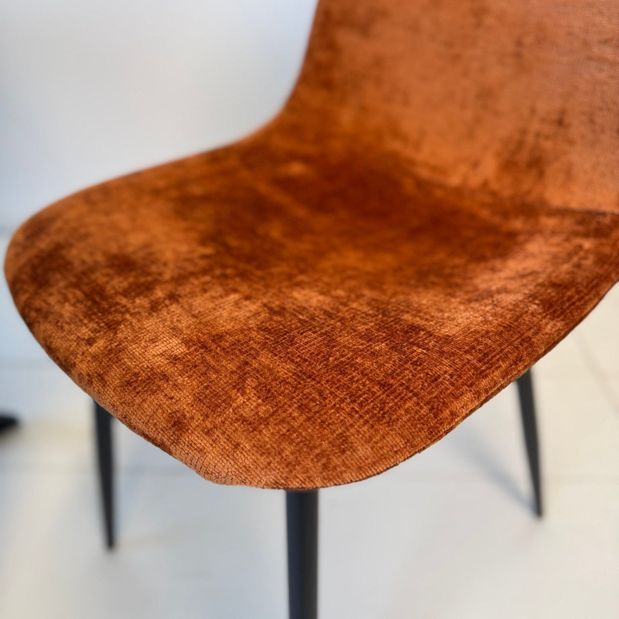 Juego de 4 Sillas de Comedor Escandinavas Terra Chenille Tela Swift - Sin Reposabrazos