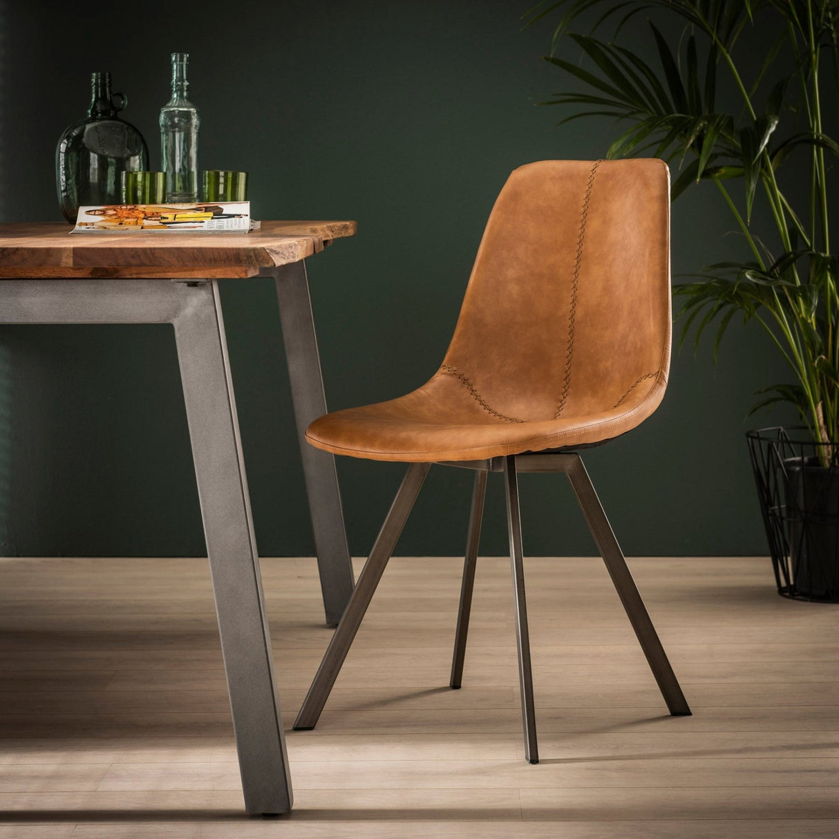 Conjunto de 4 sillas de comedor Siena Saddle PU marrón