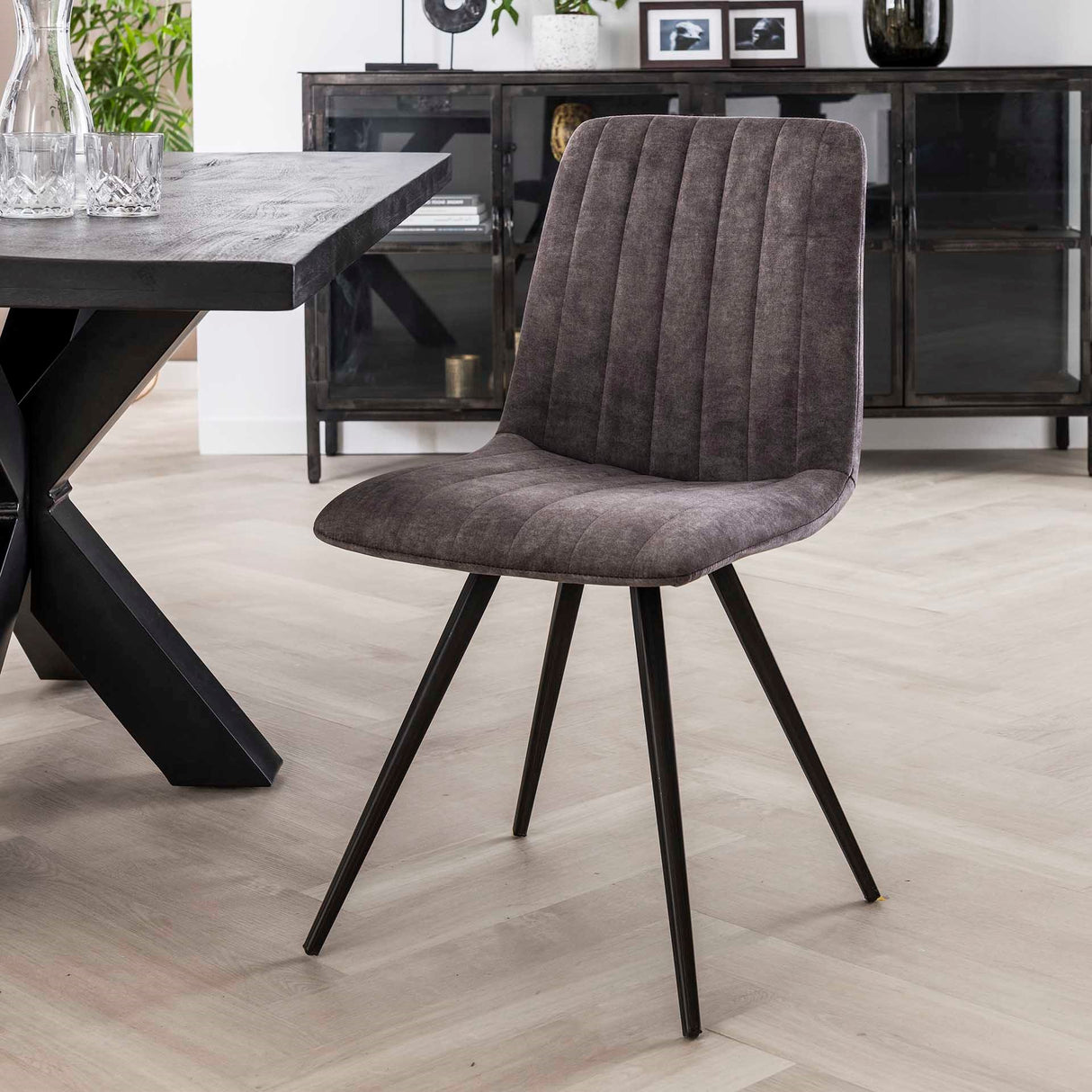 Conjunto de 4 Sillas de Comedor Sadie Velvet Gris - Sin Apoyabrazos