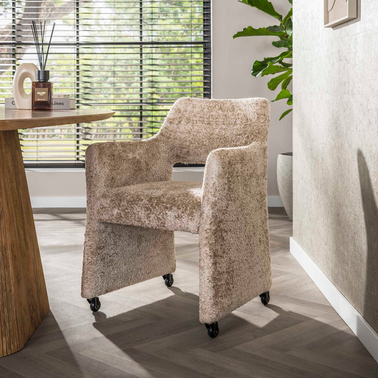 Conjunto de 2 sillas de comedor Siena Alura arena con ruedas