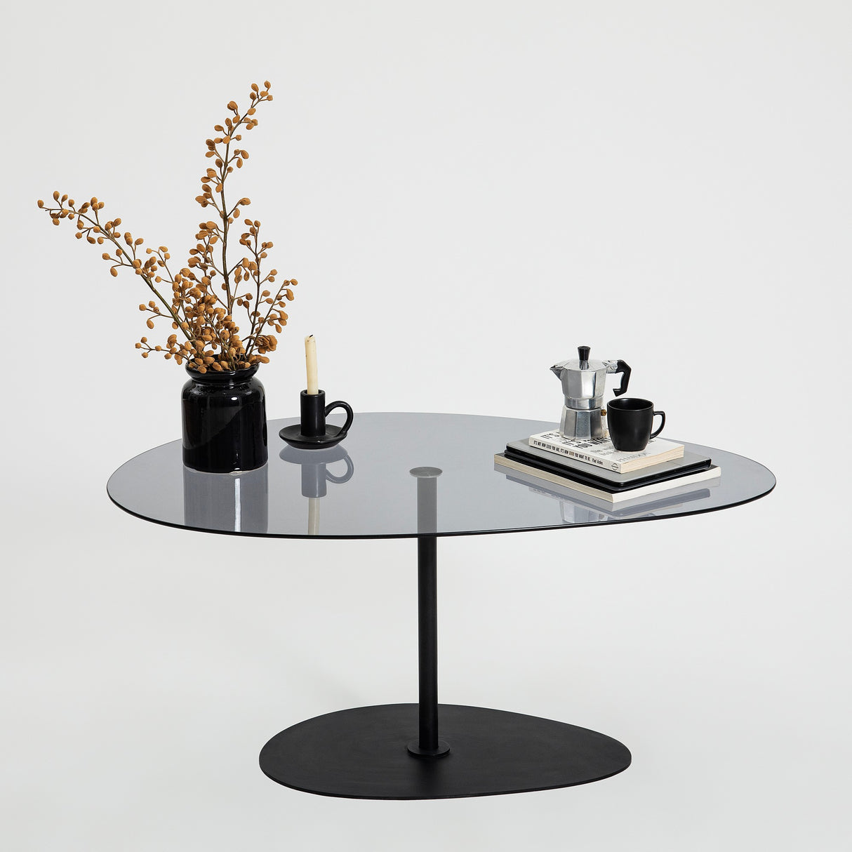 Mesa de salón de diseño orgánico con vidrio tintado Torpo - Marco metálico negro