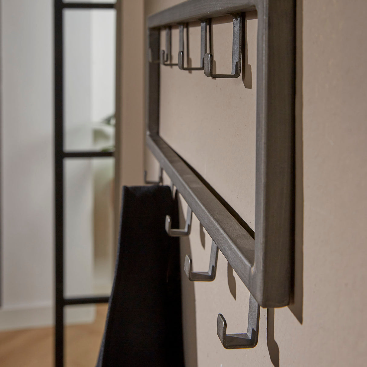 Perchero industrial Milano 9 ganchos Metal cepillado plata