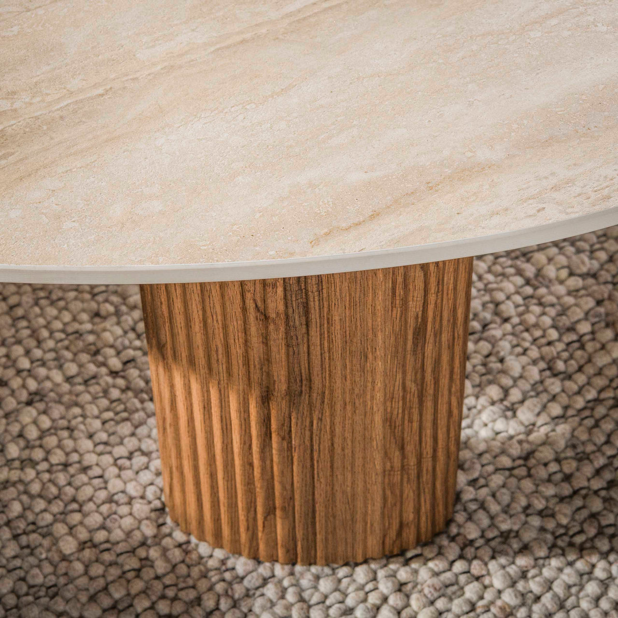 Juego de 2 mesas de centro orgánicas Cruz - cerámica imitación madera de roble travertino acanalada