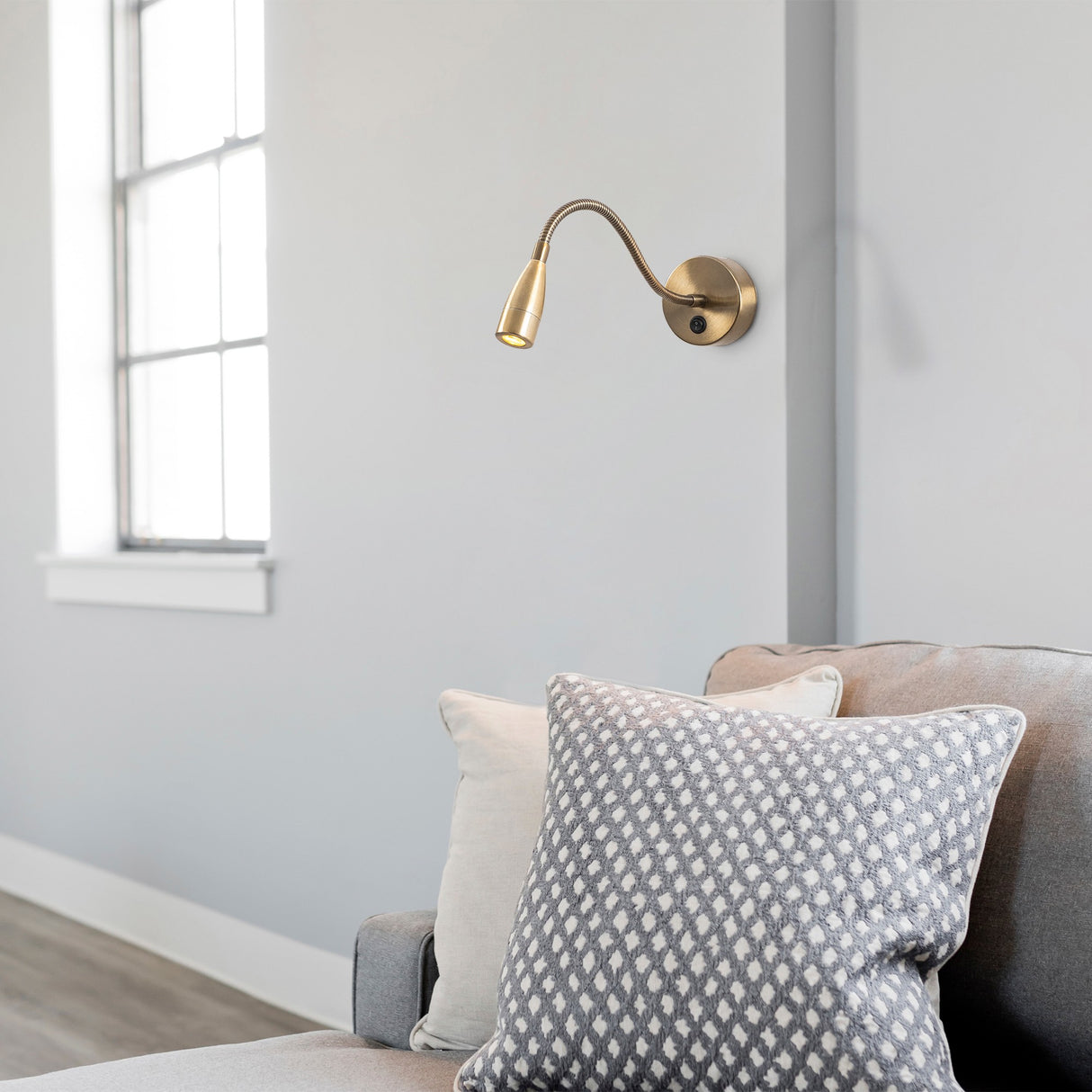 Aplique de 1 luz en metal color bronce Veridia