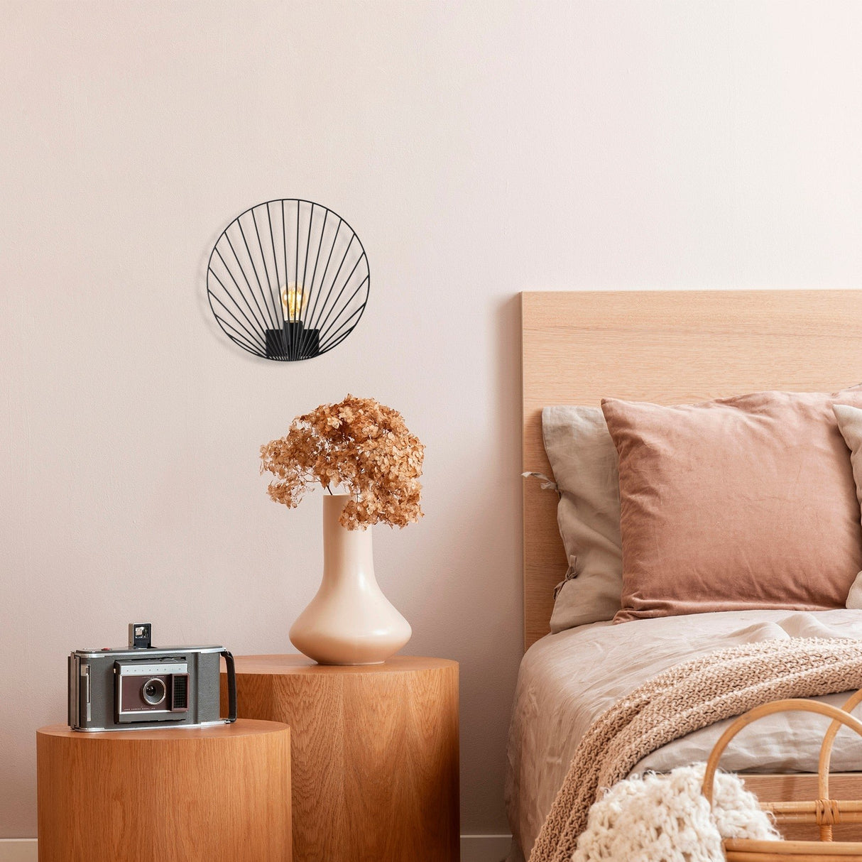 Lámpara de pared de metal negro Arbor