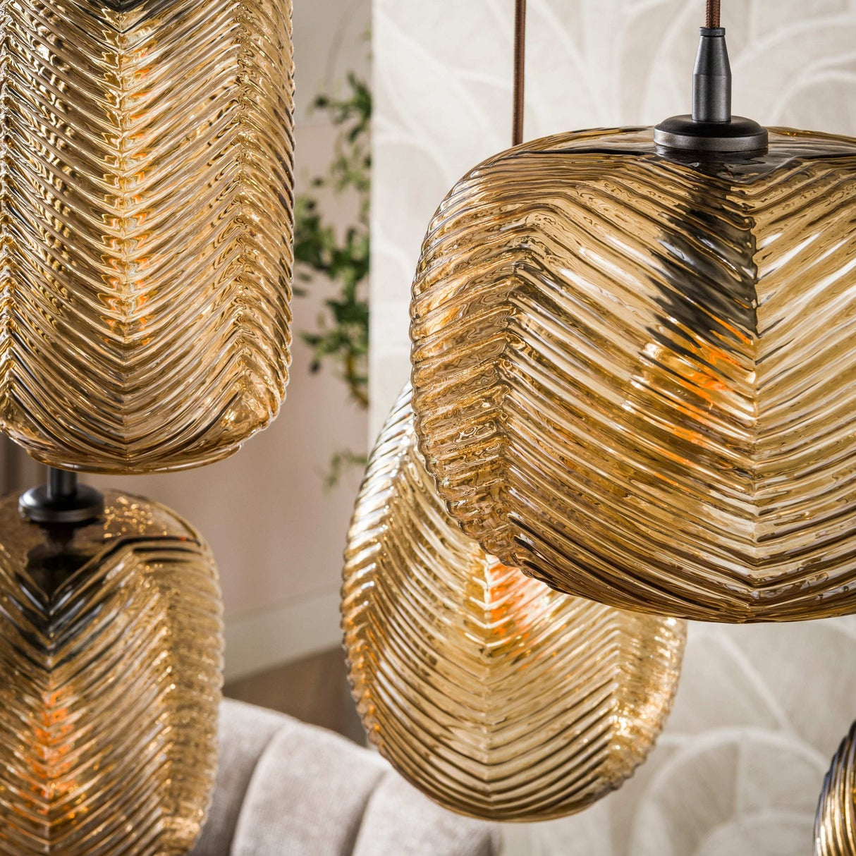 Hanglampen - Hanglamp 7 - lichts bruin reliëf glas Chen - Dimehouse