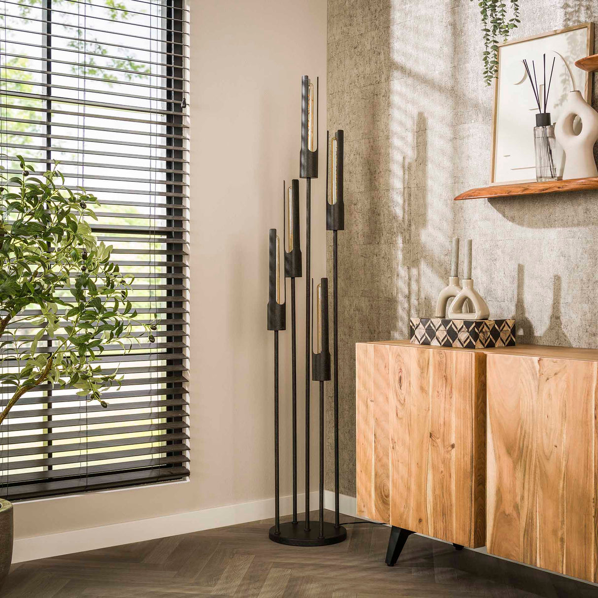 Lámpara de pie Judy de 5 luces escalonada negra