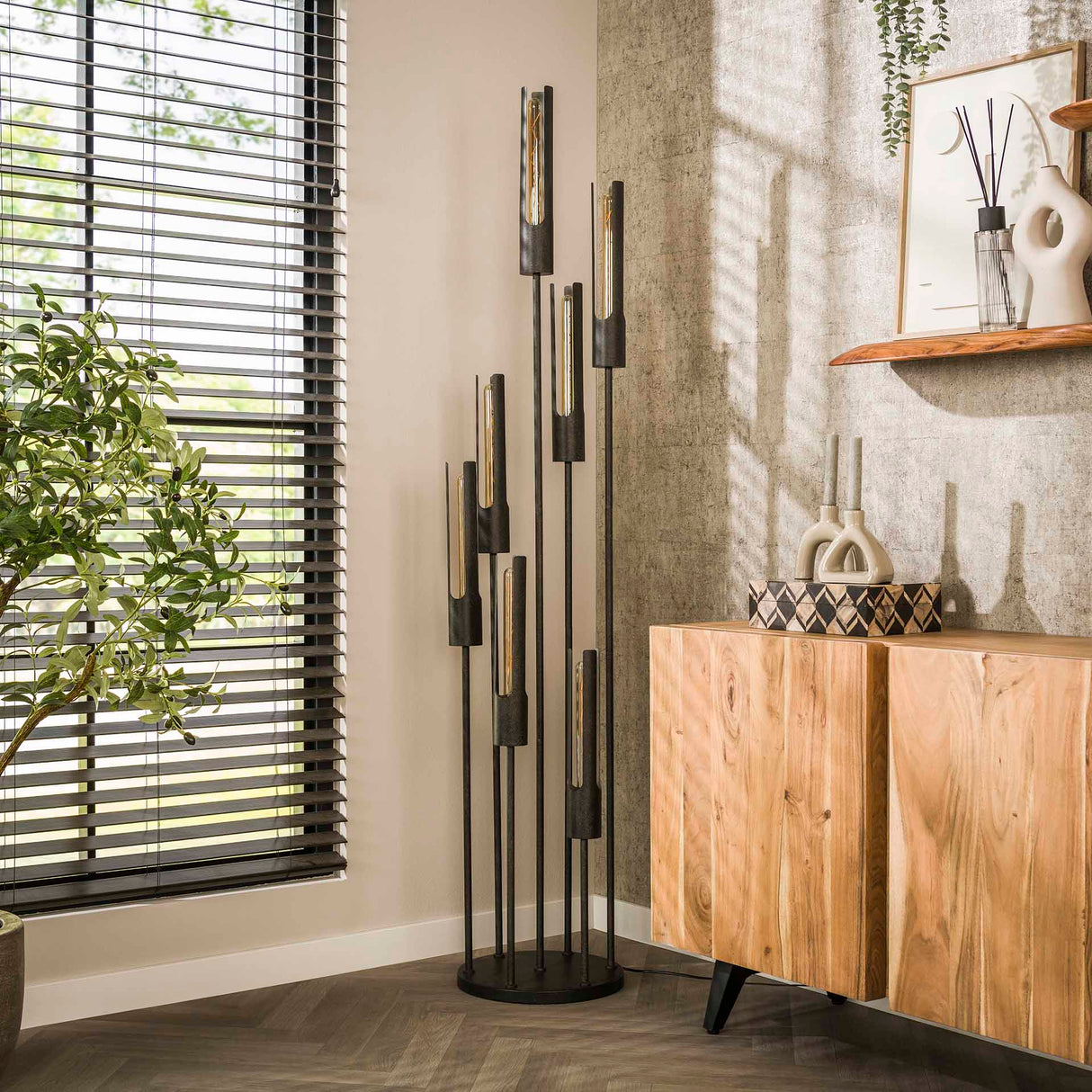 Lámpara de pie Judy de 7 luces escalonadas negra