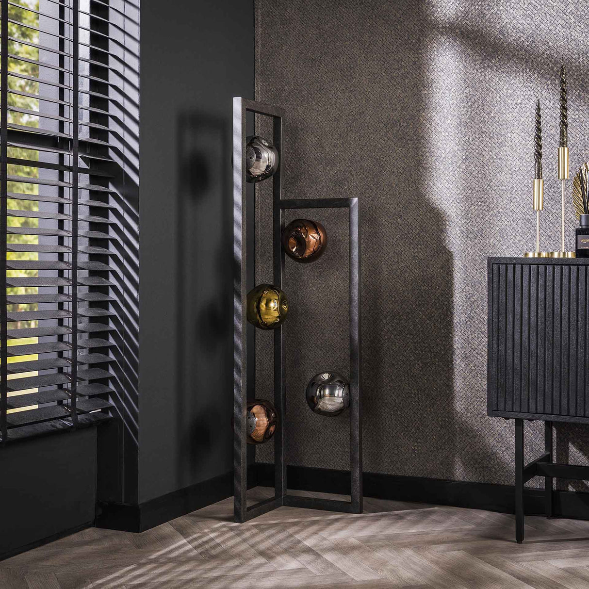 Lámpara de pie industrial Ada de 5 luces con vidrio de colores Esquina