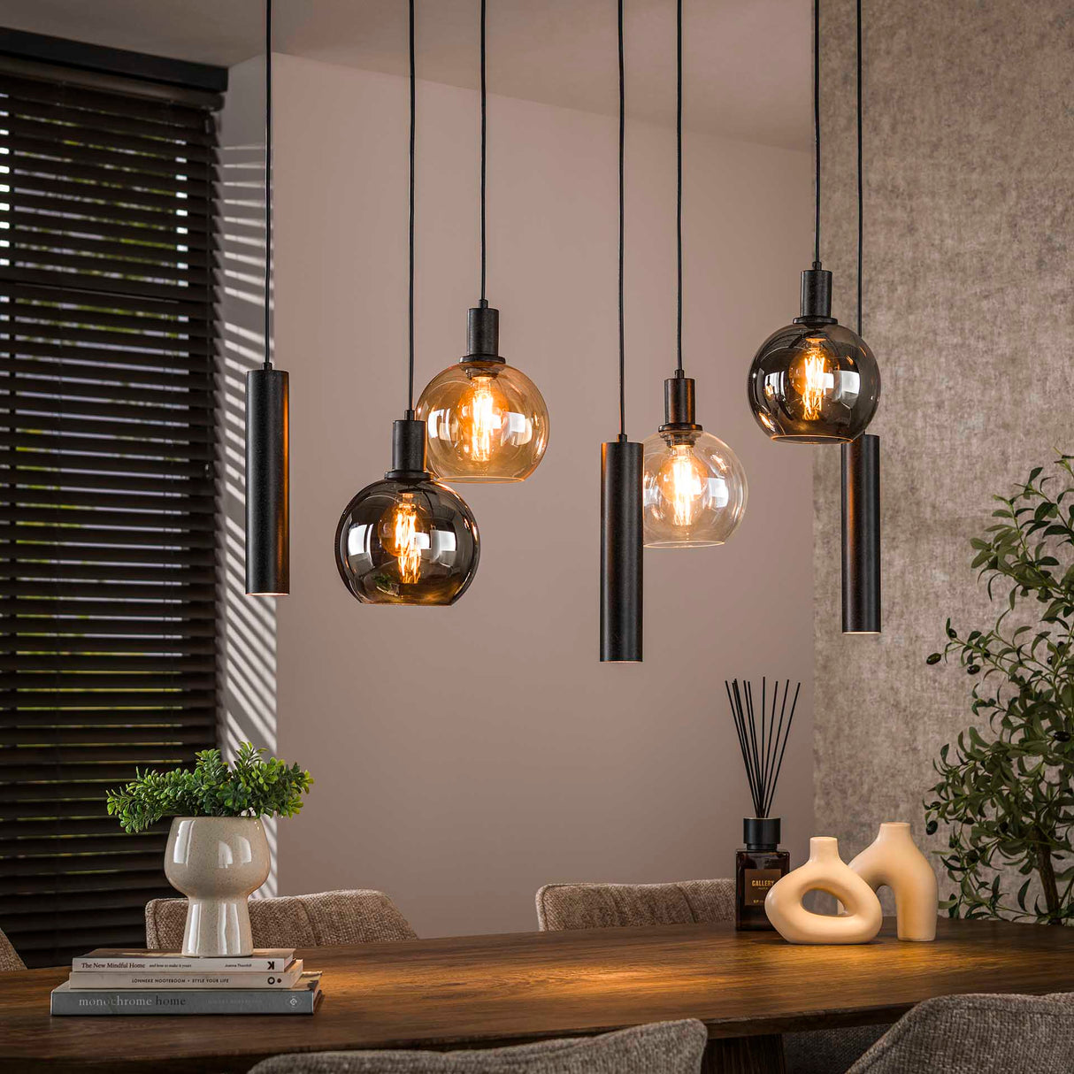 Lámpara colgante Orion de 7 luces – Metal negro – 110 cm