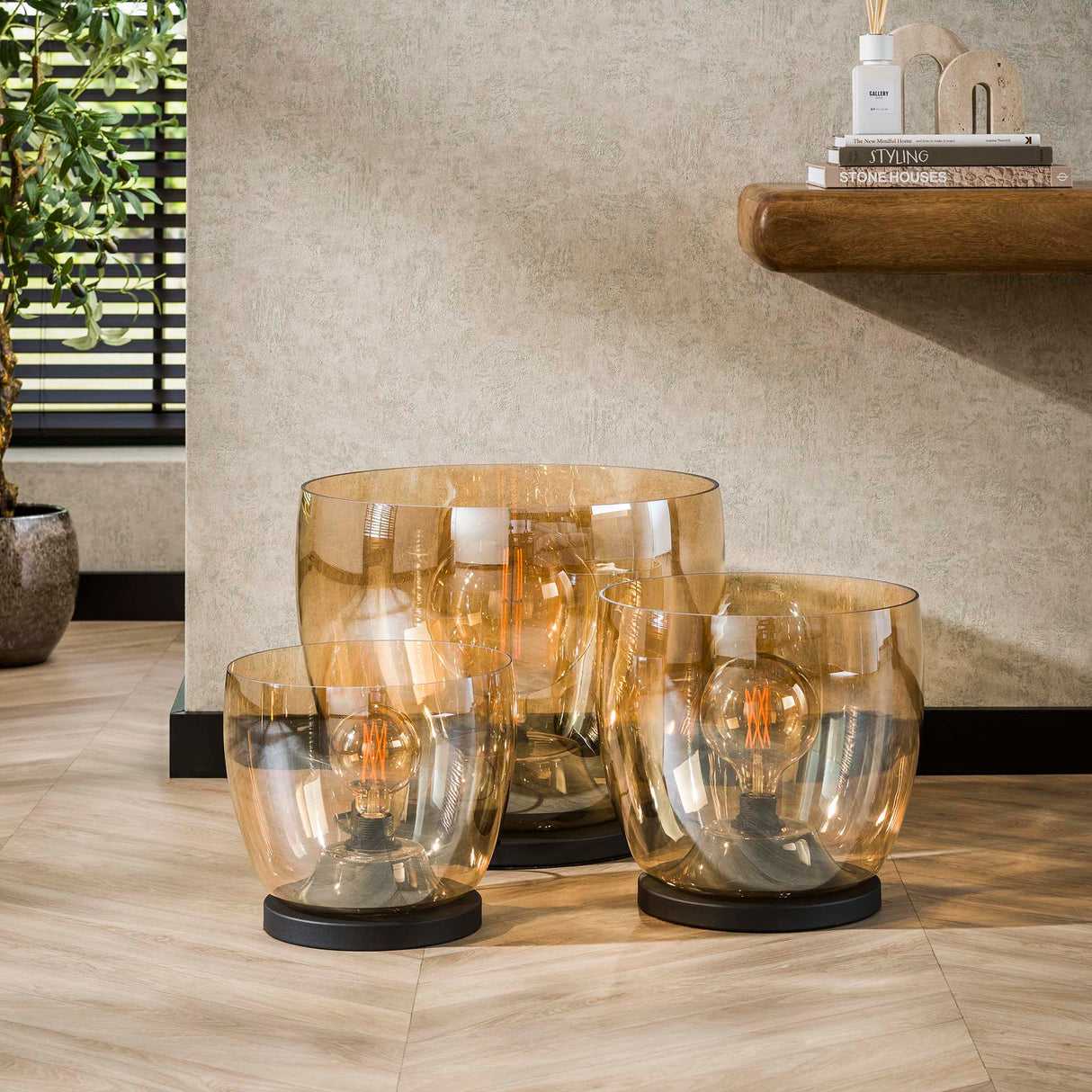 Lámpara de pie Dain UP L Vidrio color ámbar