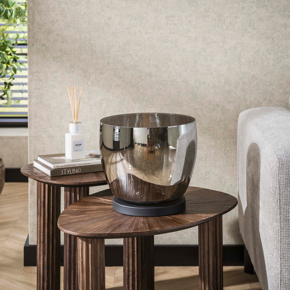 Lámpara de pie Dain UP L Vidrio color cromo