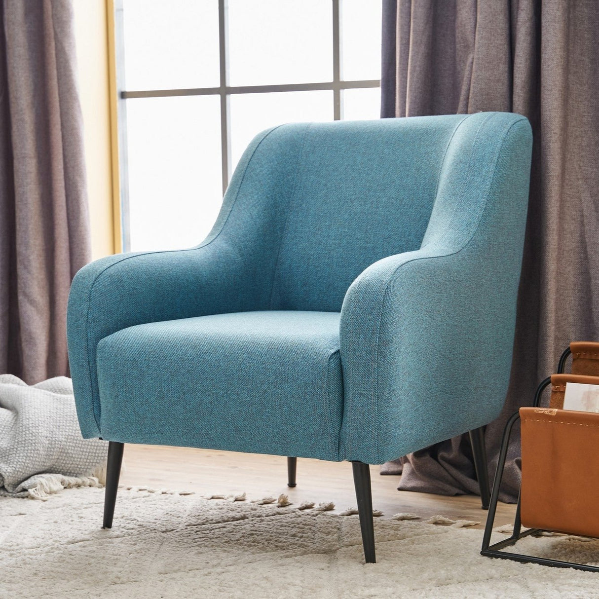 Sillón moderno tejido lino turquesa con pata alta Revos