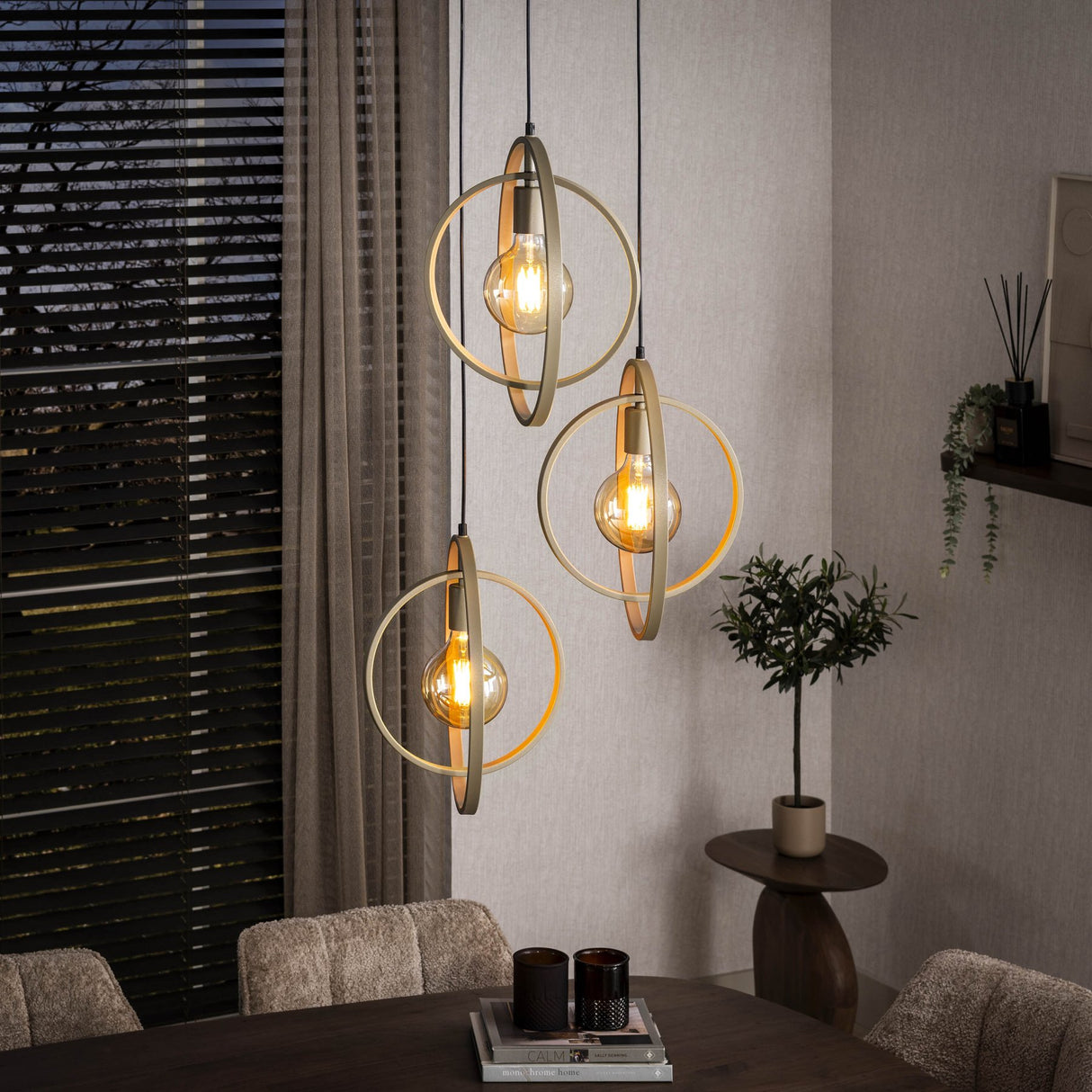 Hanglampen - Moderne Hanglamp Beige Otan getrapt 3 - lichts - Dimehouse