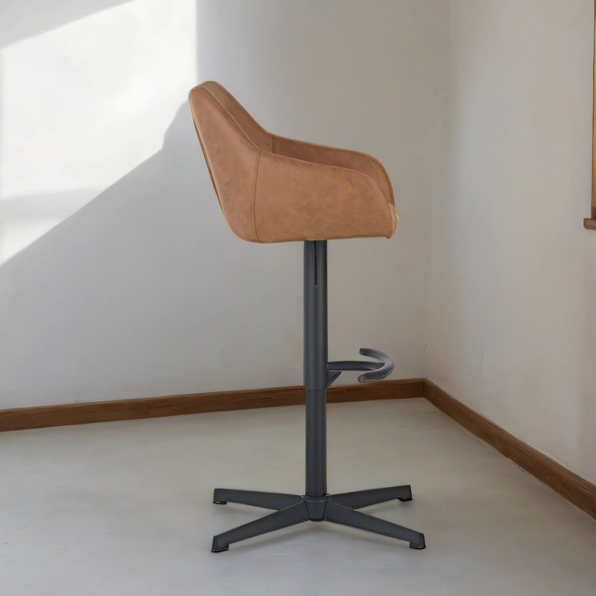 Venom Taburete de Bar Cognac Eco-cuero - Silla de Bar Giratoria Ajustable con Reposabrazos