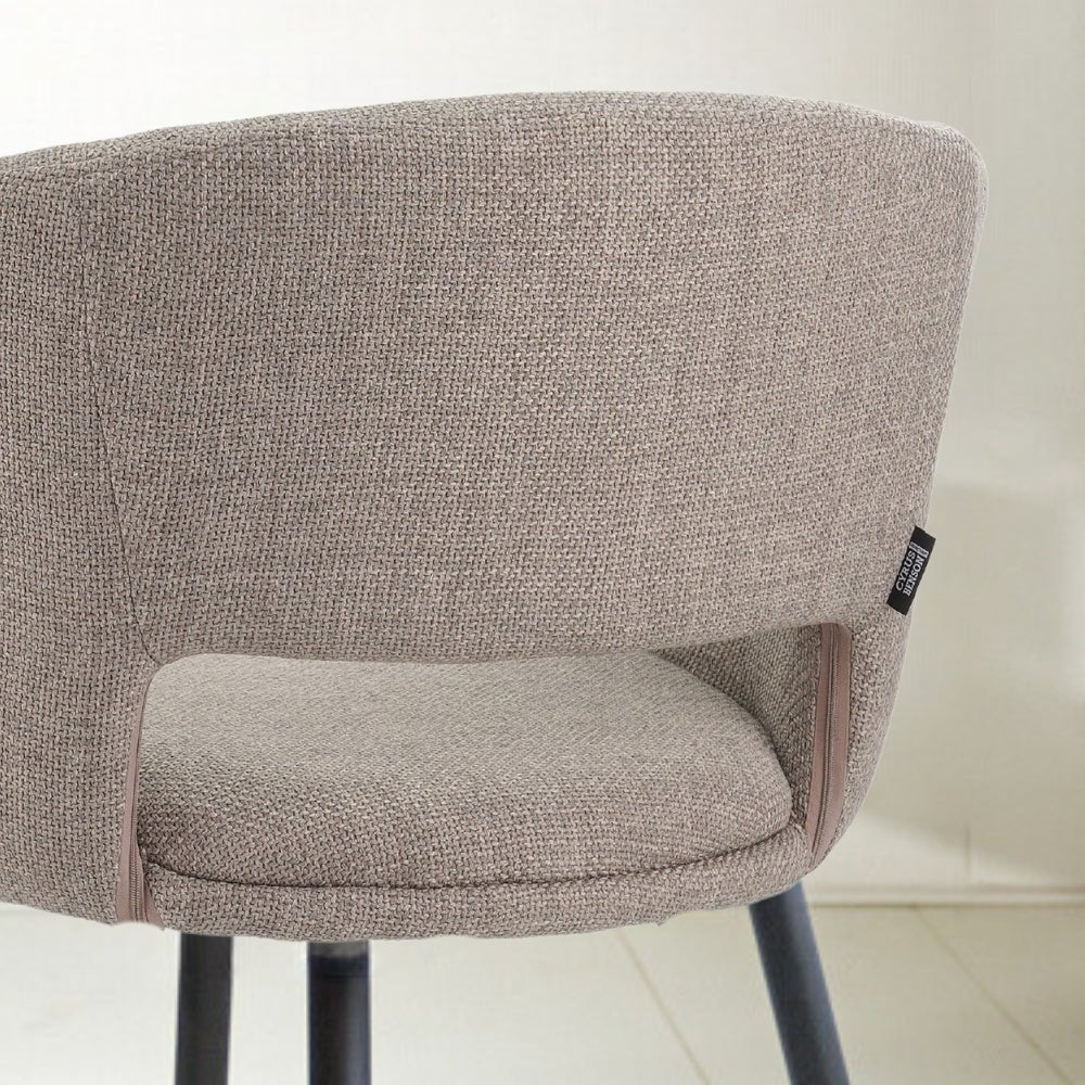 Eetkamerstoelen - Scandinavische Eetkamerstoel Taupe Stof Kuipvorm Don - Met Armleuningen - Dimehouse