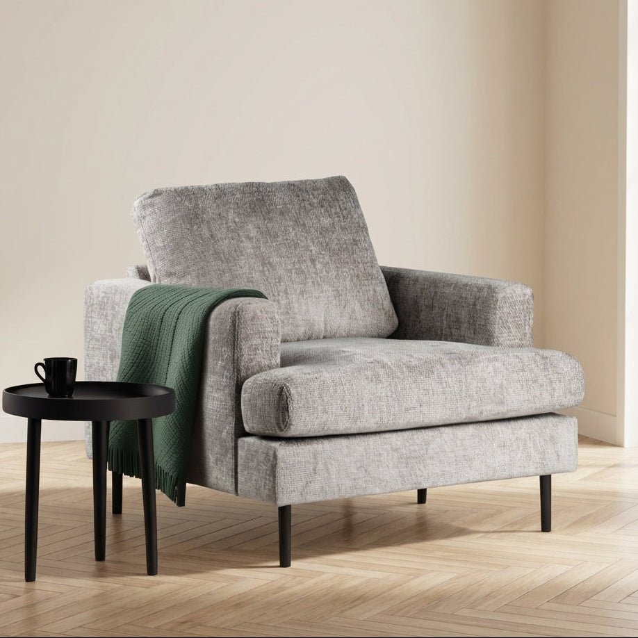 Sillón Faya foto de humor de tela beige en un interior moderno