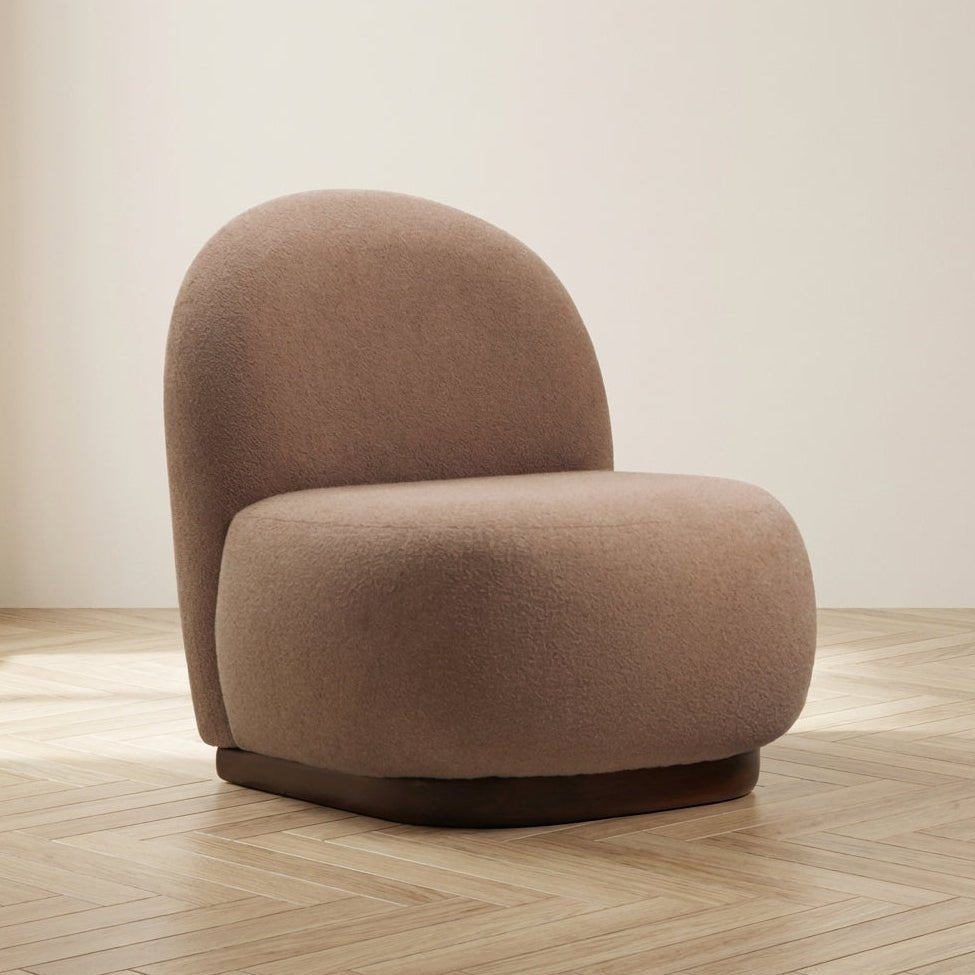 Sillón Tina Cappuccino foto atmosférica en un interior moderno.