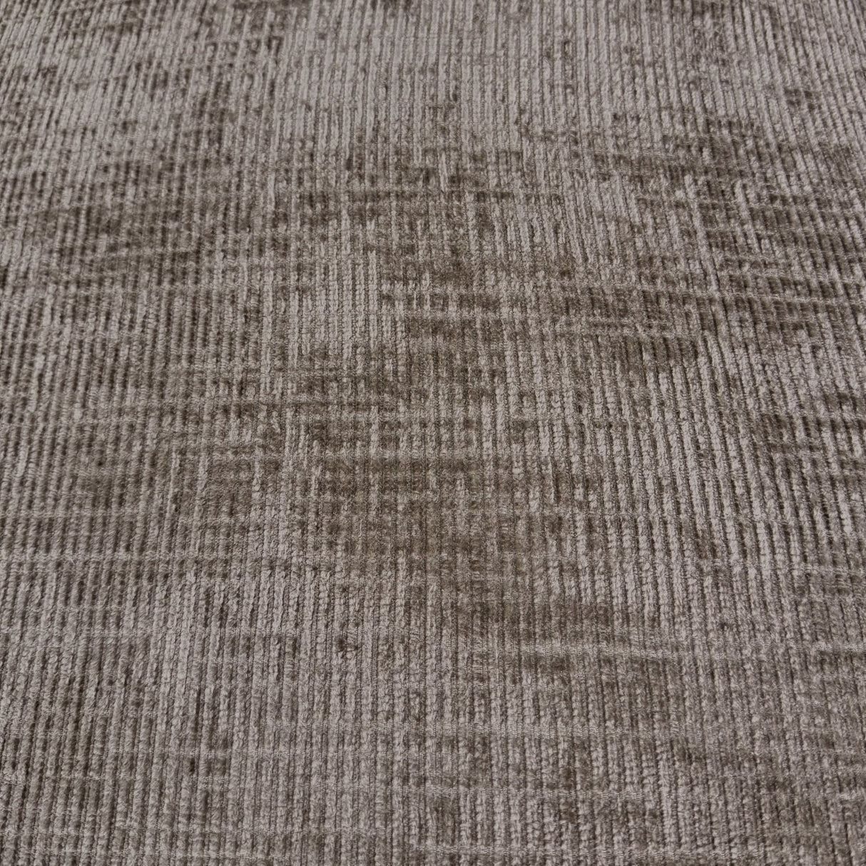 Sofá en esquina con chaise longue de tela chenille color topo Manon - derecha