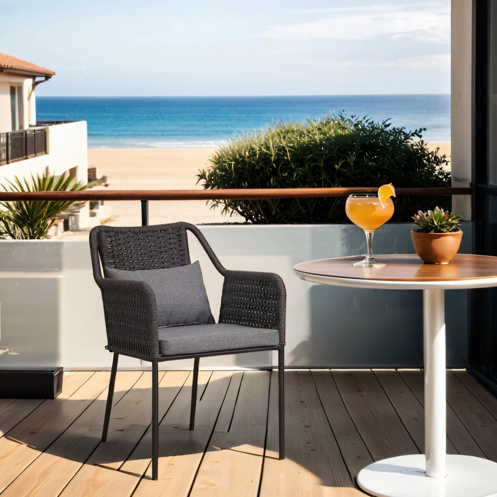 Silla de jardín de comedor con reposabrazos y almohadas Kaya Rope