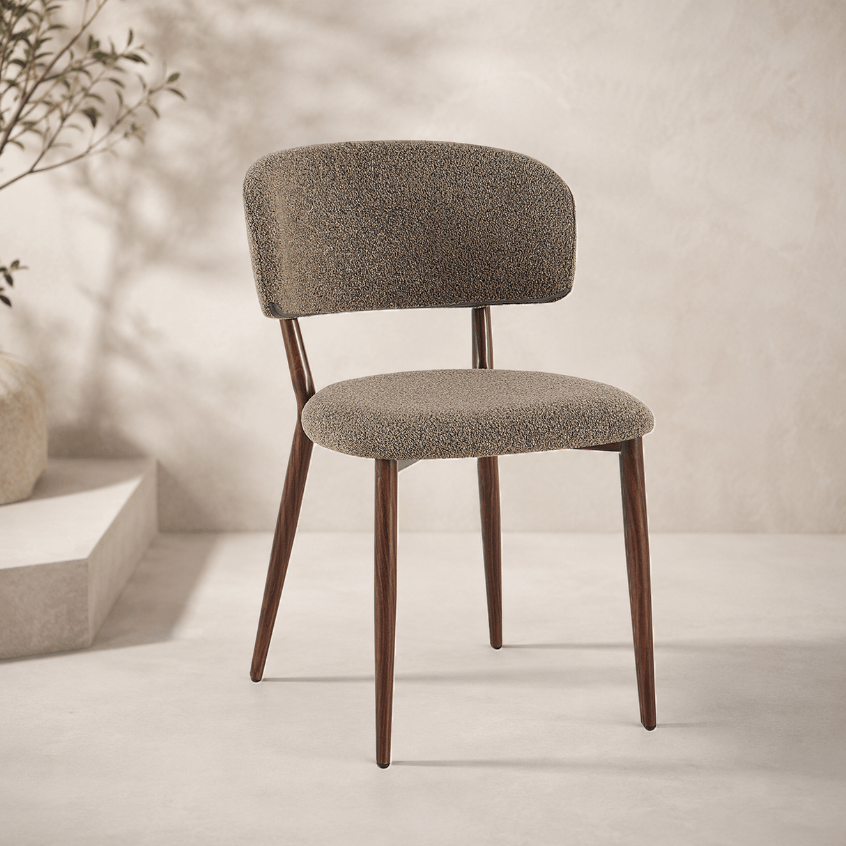Eetkamerstoelen-Japandi Eetkamerstoel Yura Taupe - Walnootlook Frame-Dimehouse
