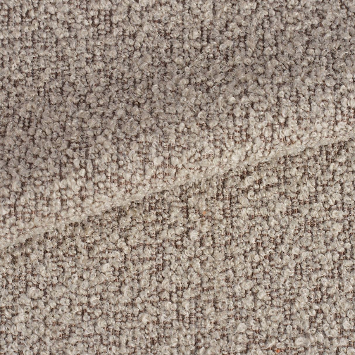 Juego de 4 Sillas de Comedor Escandinavas Latte Bouclé Tela Swift - Sin Apoyabrazos