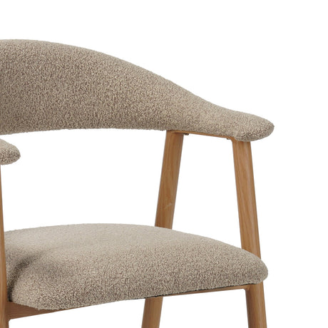 Silla de comedor Japandi color arena Bouclé Suki - Marco de aspecto roble - Con reposabrazos