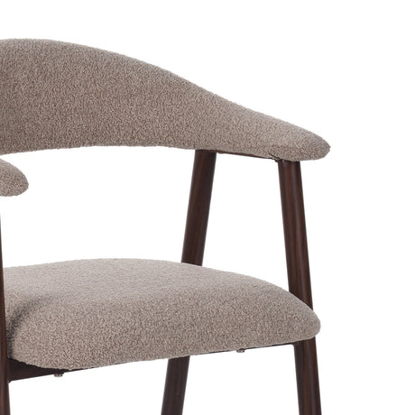 Silla de comedor Japandi color arena Bouclé Suki - Estructura de nogal - Con reposabrazos