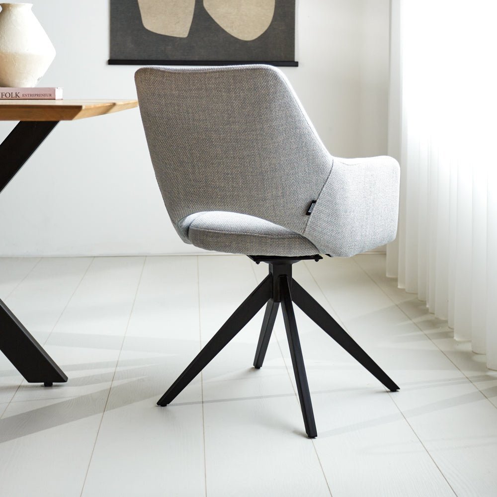 Silla de comedor Sid Dimehouse Gris L x An x Al 59x56x53 Tela Vista trasera en diagonal Foto atmosférica