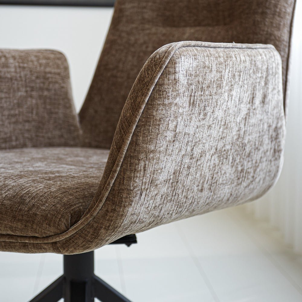 Silla de comedor Nela Dimehouse Taupe L x An x Al 64x64x52 Tela Atmosphere foto diferente