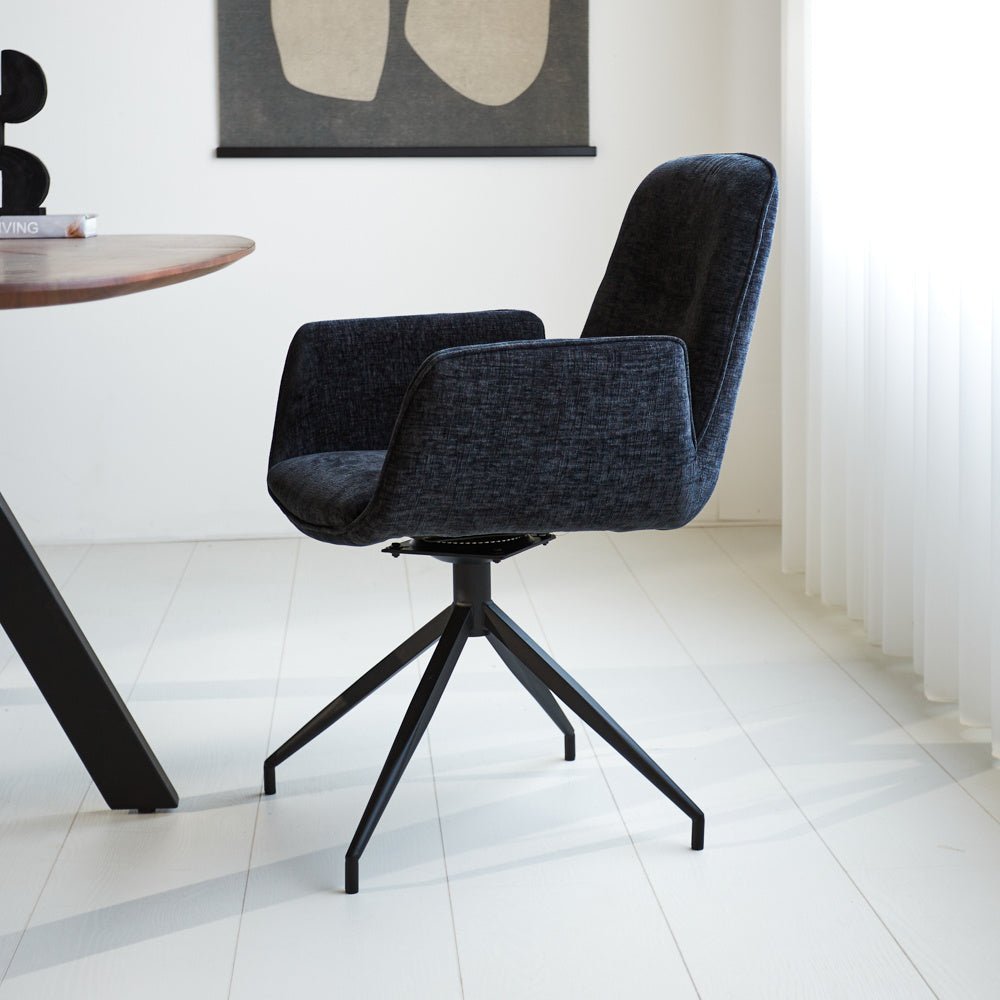 Silla de comedor Nela Dimehouse Negro L x An x Al 64x64x52 Tela Foto atmosférica vista lateral