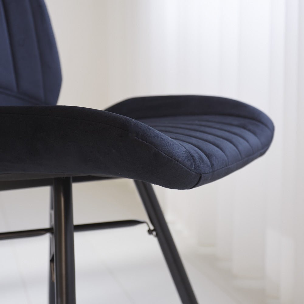Silla de comedor Beau terciopelo Dimehouse Negro L x An x Al 71x67x49 Tela Detalle fotográfico atmosférico