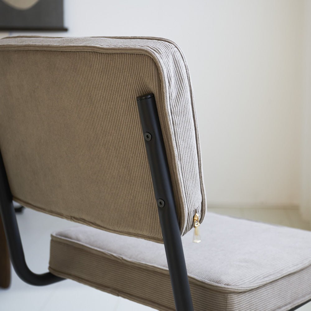 Silla de comedor Remo tejido canalé Dimehouse Gris L x An x Al 56x55x52 Tela acanalada Detalle fotográfico atmosférico