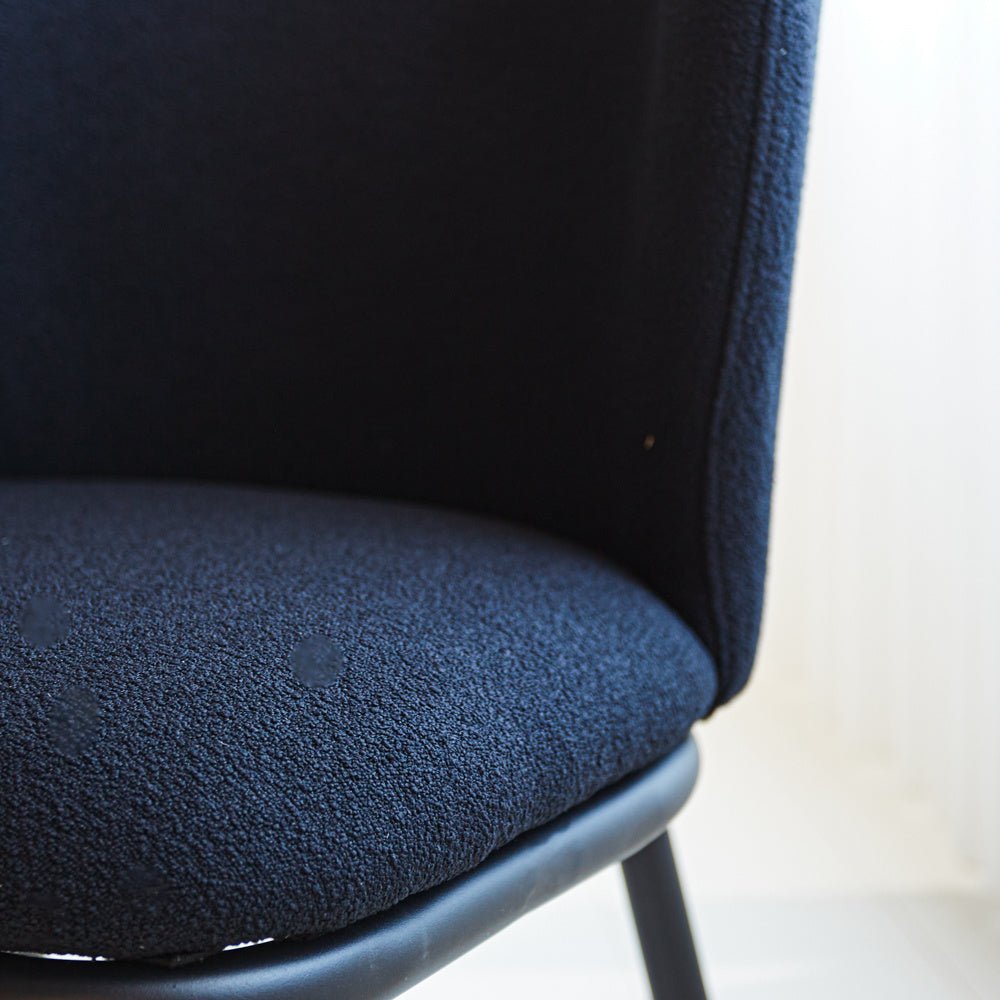 Silla de comedor Tess Dimehouse Negro L x An x Al 65x62x56 Tela Detalle fotográfico atmosférico