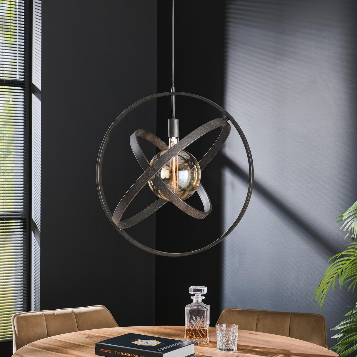 Lámpara colgante Diana DH Interior negro L x An. x Al. 67x67x17 Metal Foto atmosférica vista frontal diagonal