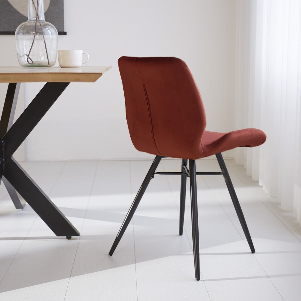 Silla de comedor Beau terciopelo Dimehouse Cobre L x An x Al 71x67x49 Tela Vista posterior en diagonal Foto atmosférica