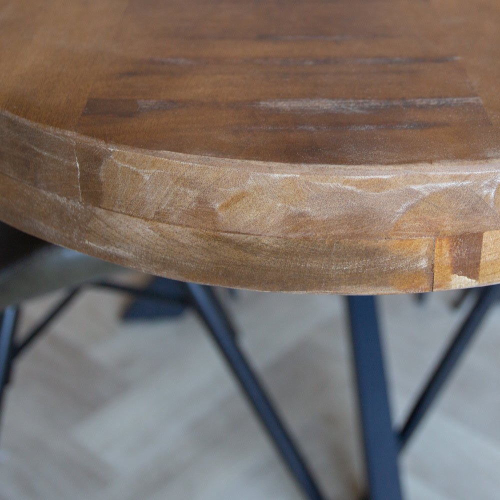 Mesa de comedor Lennon Dimehouse Marrón LxAnxAl 203x110x10 Madera de mango Detalle de la foto atmosférica.