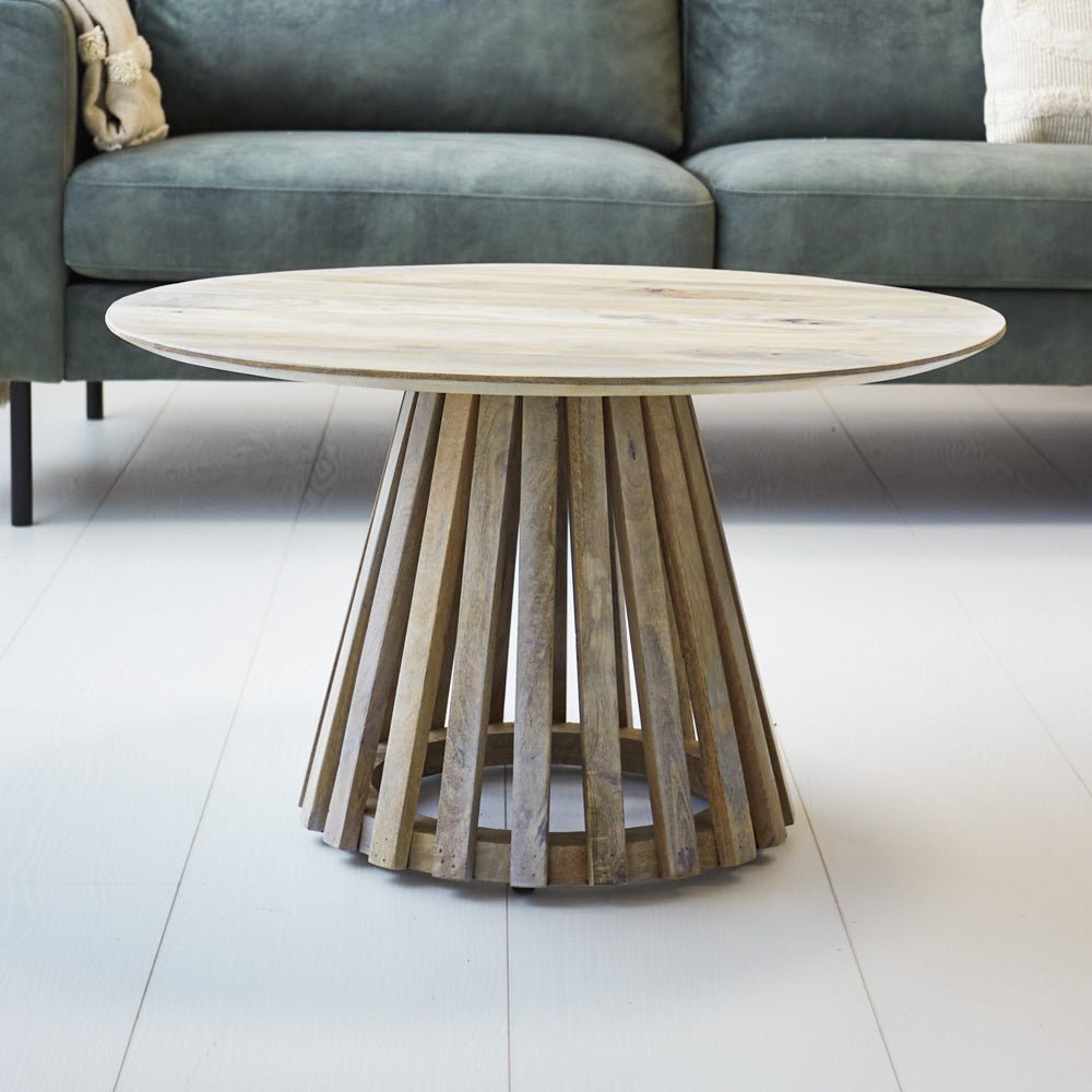 Mesa de centro Rory Roble Dimehouse Roble LxAnxAl 75x75x45 Madera de mango Vista frontal de la fotografía atmosférica.