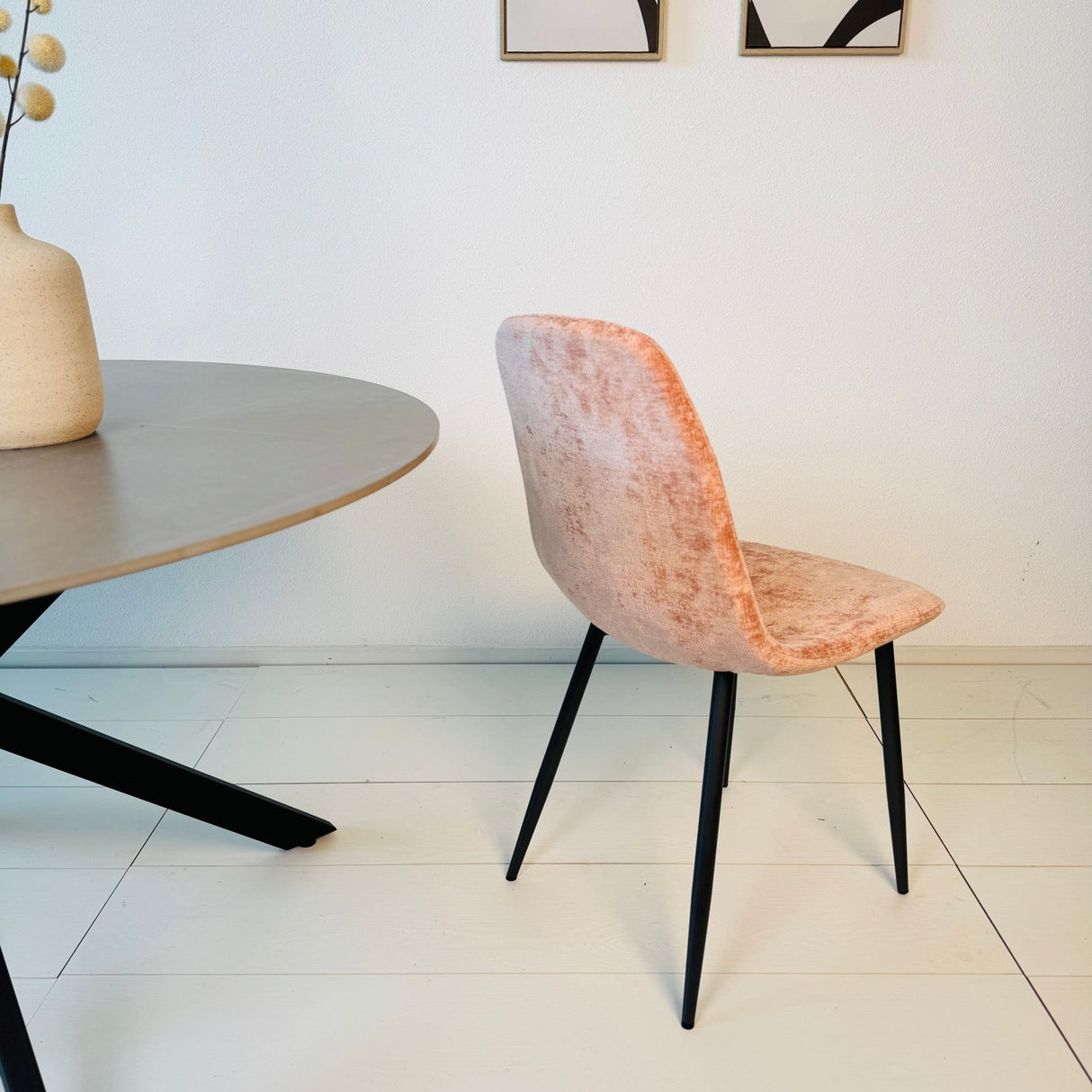 Juego de 4 Sillas de Comedor Escandinavas de Chenilla Rosa Viejo Swift - Sin Reposabrazos 
